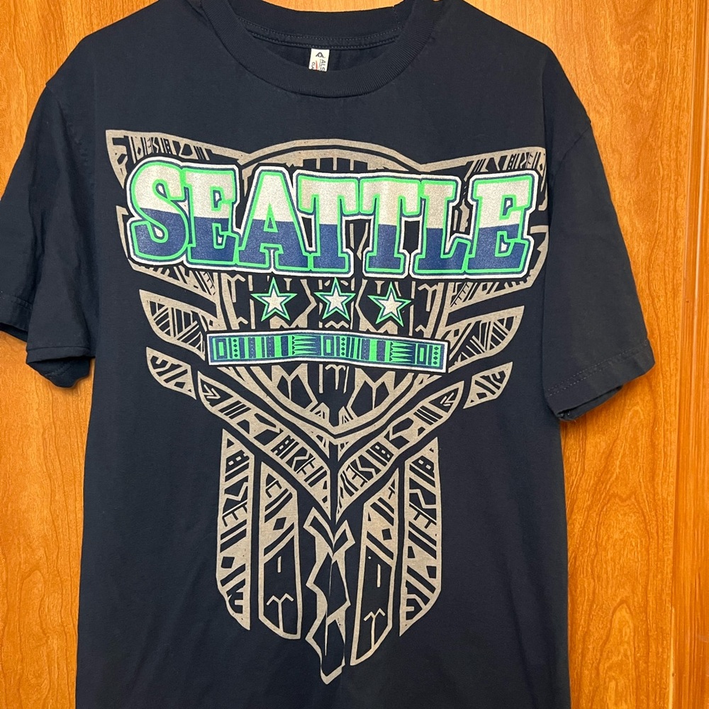 Men’s Seattle Seahawks Twelve Man T Shirts Size Large.